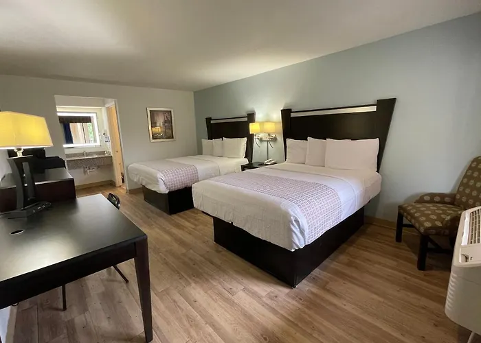 Tricove Inn & Suites